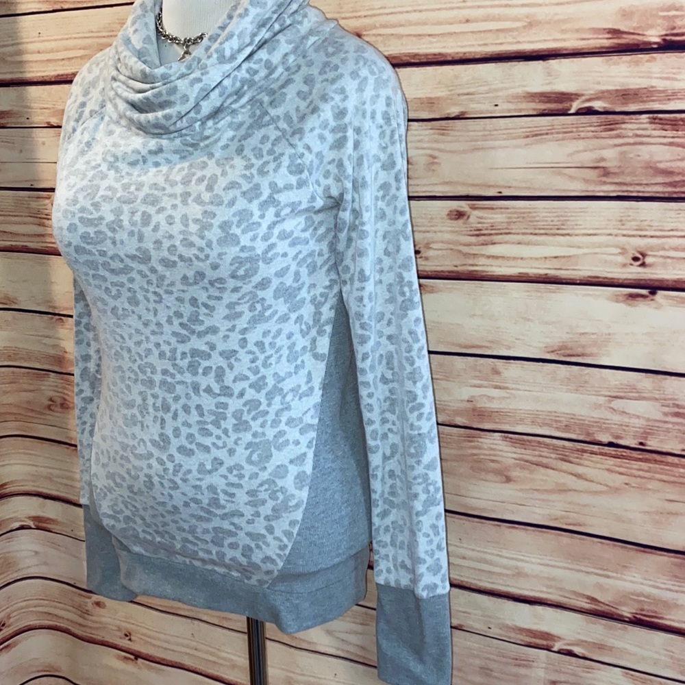 🚫SOLD🚫 VENUS Gray Cheetah Cowl Top w/Thumbholes - Picture 3 of 7